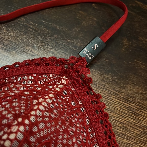 NWT Victoria’s Secret Lace Triangle Bralette - Picture 2 of 4